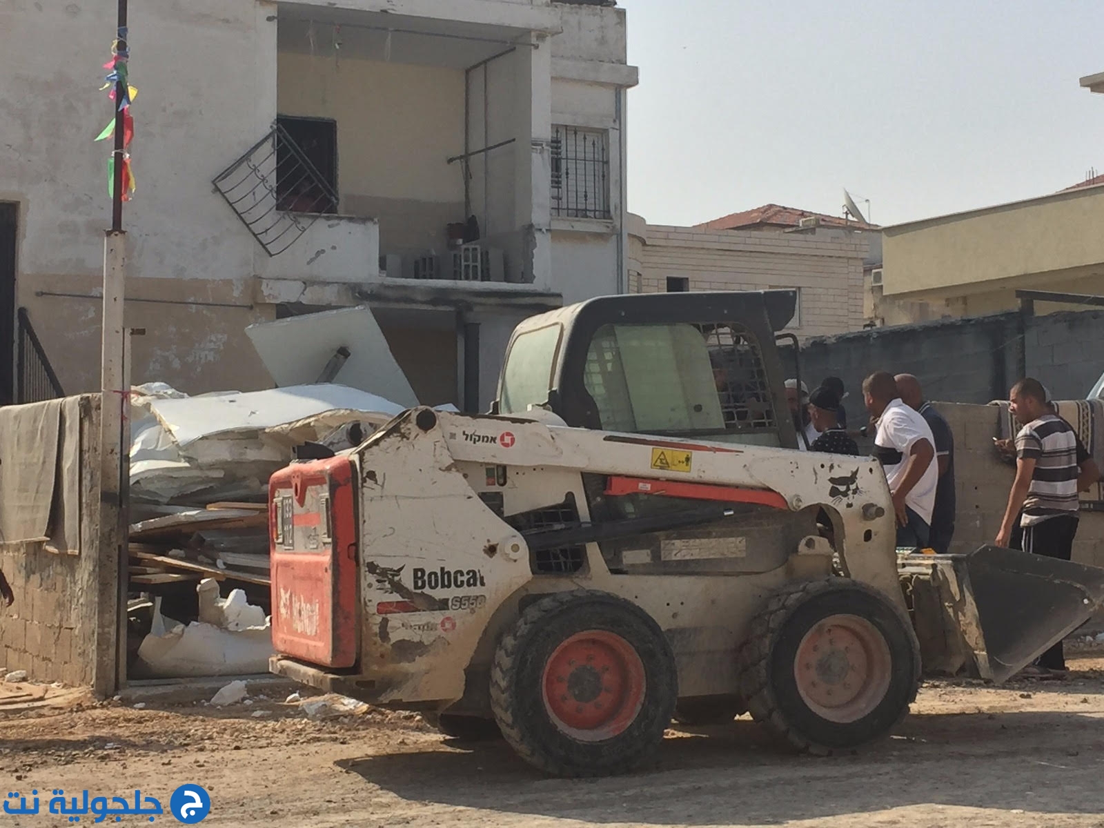 السلطات الاسرائيلية تهدم قسم من منزل لعائلة أبو قطيفان في اللد 